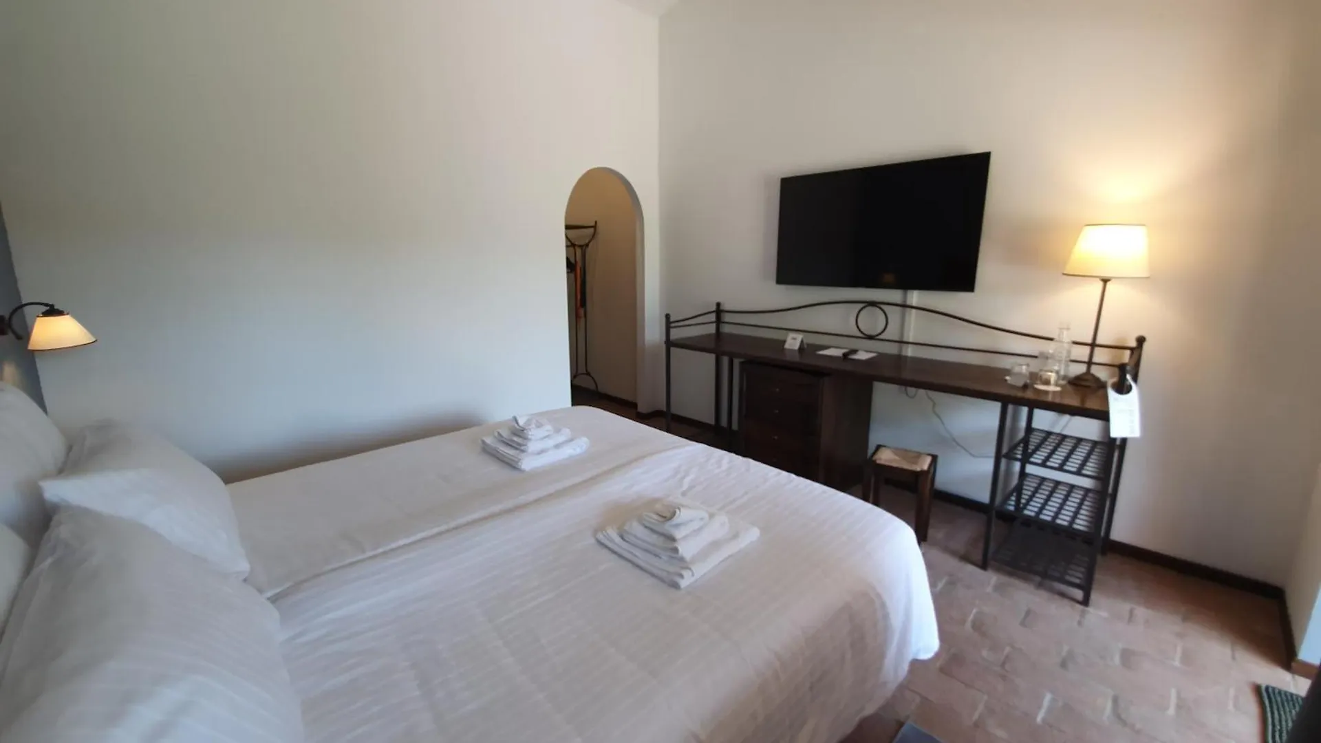 Vin Hotel - Wine Resort And Agriturismo Montieri